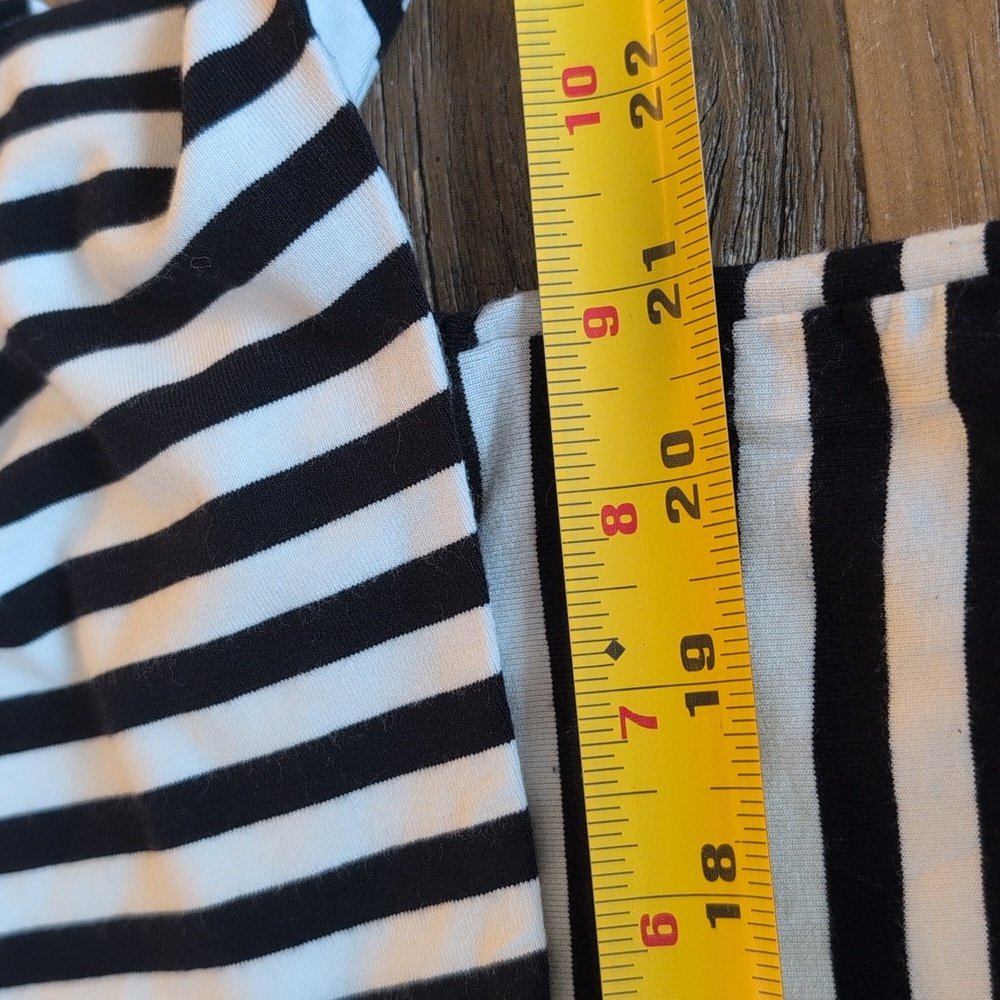 90s Minimalist Black & White Striped  Top | Classic Parisian Layering - Picture 8 of 8